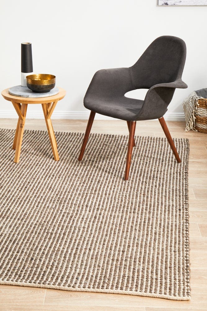 Navia Flat Weave rown Wool Rug